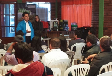 En este primer día de campo en Chiquinquirá, los afiliados de Asogaboy conocieron los beneficios de la alianza suscrita con la comercializadora. Foto: Ganexpo. Ganexpo S.A.S., Asociación de Ganaderos del Altiplano Cundiboyacense, Asogaboy, Semillas Colombia, Inamec LTDA, Bancamía, afectaciones colombia fenómeno de El Niño, facilidad de créditos, precios diferenciadores, convenio Ganexpo Asogaboy, maquinaria para la ganadería, CONtexto ganadero, ganaderos Colombia