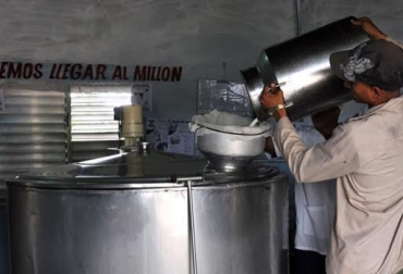 Industria láctea acopió 3.290 millones de litros de leche en 2015. Foto: www.cubadebate.cu. acopio de leche Colombia