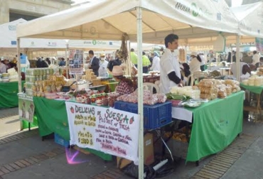 Durante cada jornada de mercados campesinos se logran transacciones superiores a los $300 millones. Foto: bogota.gov.co. Mercados campesinos en Bogotá