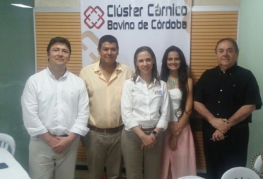 La ministra de Comercio, María Claudia Lacouture (c), estuvo presente el lunes 12 de diciembre para la firma del pacto de productividad en Córdoba. Foto: Paul Rodríguez. Clúster de carne Córdoba 2016, clúster de carne Córdoba ganaderos, clúster de carne Córdoba noticias, clúster de carne Córdoba Pines Santander, clúster de carne de Córdoba, clúster de carne Córdoba Gobierno, clúster de carne de Córdoba Fedegán, CONtexto ganadero, ganaderos Colombia