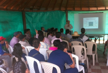 Los pequeños y medianos productores aprendían técnicas para mejorar su productividad en los talleres organizados por el FNG. Foto: fedegan.org.co Asistencia técnica a ganaderos 2017, Asistencia Técnica a Ganaderos, ganaderos asistencia técnica, falta asistencia técnica a ganaderos, apoyo del Gobierno a ganaderos, capacitaciones a ganaderos, capacitaciones Fondo Nacional del Ganado, asistencia técnica fedegán, asistencia técnica ganaderos Fedegán, asistencia técnica noticias, Federación Nacional de Ganaderos, fedegan, CONtexto ganadero, ganaderos colombia
