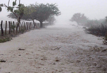 En Tolima y Huila no ha dejado de llover desde hace varias semanas, afectando carreteras y fincas de la región.. Foto: ONDAS DE IBAGUÉ 1470 @Ondas1470 Afectaciones Tolima y Huila predios ganaderos mayo 2017, Tolima Huila invierno mayo 2017, Tolima Huila ganadería invierno mayo 2017, lluvias intensas mayo 2017, Ganaderos invierno mayo 2017, afectaciones ganaderos invierno mayo 2017, afectaciones invierno ganadería 2017, afectaciones invierno ganaderos, CONtexto ganadero, ganaderos Colombia