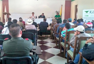 Funcionarios de la Gobernación de Boyacá y del ICA se reunieron para abordar los impactos de la zona de contención. Foto: @GobBoyaca. boyacá, ganaderos de boyacá, ica, resolución ica, resolución ica zona de contención, zona de contención, fiebre aftosa, brote aftosa, ganadería colombia, contexto ganadero, noticias ganaderas colombia
