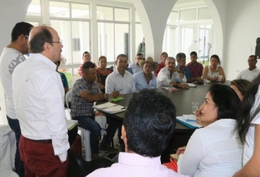 Alvarado Bestene pretende fortalecer la producción láctea en el departamento. Foto: Gobernación de Arauca. arauca, ganaderos de arauca, ganadería arauca, lecheros arauca, lechería arauca, ganadería arauca, leche pasteurizada en arauca, ganadería colombia, noticias ganaderas colombia, contexto ganadero