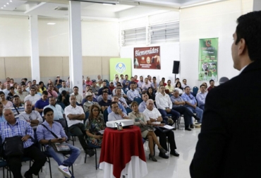 Al 3er simposio de Actualización Ganadera de Fedegasán, asistieron más de 200 personas. Foto: @GobdeSantander Tercer Simposio de Actualización Ganadera y Comercial del Oriente Colombiano, Lafaurie Fedegán Santander octubre 2017, exportación carne bovina Lafaurie, Fedegasan 2017, Fedegasan, clúster ganadero en Santander, cadena cárnica en Santander, Ganaderos de Santander, CONtexto ganadero, ganaderos Colombia, noticias ganaderas Colombia