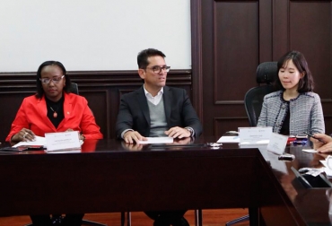 Previo a la visita a Nariño, hubo un acercamiento entre el ministro de Agricultura y la delegación de Corea del Sur. Foto: Ministerio de Agricultura. Koica, Mujer Rural, mujer rural colombia, programa mujer rural, Agencia de Cooperación Internacional de Corea, Agencia Nacional de Cooperación Internacional, Gobernación de nariño, ganadería colombia, noticias ganaderas colombia, contexto ganadero