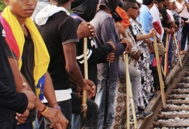 “Los indígenas me han robado siete vacas de raza Gyr con cebú y cada una tenía un valor de $4 millones”, dijo Jairo Rodríguez. Foto: notiwayuu.blogspot.com Indígenas se roban el ganado en Albania, Wayú andan armados, ganadero duerme con su ganado para evitar que se lo roben, ganadero víctima de indígenas, arrean el ganado y escogen reses, indígenas tienen legislación independiente, CONtexto Ganadero, noticias de ganadería colombiana.