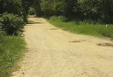 "Las vías a Cuatro Vientos, La Paisada y Casacará, se encuentra en mal estado y son intransitables", afirmó Zulilda Villareal. elpilon.com. Foto: elpilon.com.co Vías de Codazzi en mal estado, Cuatro Vientos, La Paisada y Casacará, CONtexto Ganadero, noticias de ganadería colombiana.
