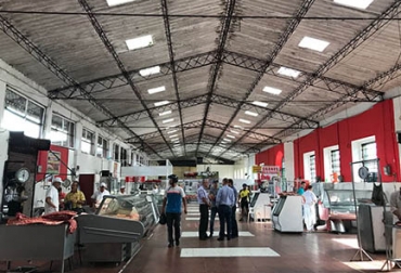 Las instalaciones serán mejoradas considerablemente, lo que garantizará la sanidad e higiene de la carne que allí se adquiere. Foto: Gobernación de Risaralda. ganadería, ganadería colombia, noticias ganaderas, noticias ganaderas colombia, contexto ganadero, Santa Rosa de Cabal, Gobernación de Risaralda, plaza de mercado ‘Los Fundadores’, mejoramiento del entorno, pintura interior, recorrido de cubierta, reparación de la red eléctrica, estándares de higiene, salubridad, Asociación de Expendedores de Carnes de Santa Rosa de Cabal, pabellón de carnes