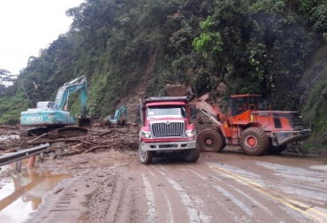 Los constantes derrumbes han ocasionado el cierre de la vía que une al Meta con Bogotá y el centro del país. Foto: confidencialcolombia.com. Ganadería, ganadería colombia, noticias ganaderas, noticias ganaderas colombia, CONtexto ganadero, vía bogotá villavicencio, cierre vía bogotá villavicencio, Gobernación del Meta, marcela amaya, comité integremial del meta, Comité de Ganaderos del Meta, ganaderos del Meta, precio de los alimentos, vía alterna bogotá