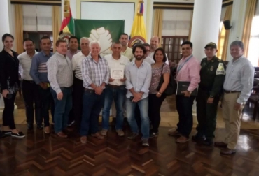 Durante la reunión se revisaron los compromisos de los diversos actores del clúster. Foto: ICA. Ganadería, ganadería colombia, noticias ganaderas, noticias ganaderas colombia, CONtexto ganadero, clúster ganadero en Santander, Clúster Ganadero Cárnico del Oriente, exportación de carne, proyecto Pine, Proyectos de Interés Nacional Estratégico, cadena cárnica en Santander, Ganaderos de Santander, Frigorífico Río Frío, Gobernación de Santander