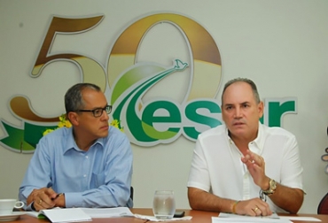 Francisco Ovalle, gobernador del Cesar, aseveró que las iniciativas son en favor de la ganadería, café y palma de aceite. Foto: Gobernación del Cesar. Ganadería, ganadería colombia, noticias ganaderas, noticias ganaderas colombia, CONtexto ganadero, colciencias, gobernación del cesar, gobernador del cesar, proyectos de ciencia y tecnología, fedegán, fedecafé, fedepalma, agro del cesar,