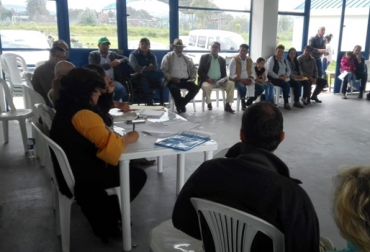 45 representantes de gremios lecheros se reunieron para ratificar la movilización del 20 de septiembre organizada por Dignidad Agropecuaria. Foto: Cortesía Plantón Dignidad Agropecuaria 20 septiembre 2018, plantón Mincomercio leche TLC Nueva Zelanda 2018, Reunión Cogua Dignidad Agropecuaria agosto 2018, debate control político sector lácteo, Precio leche Colombia agosto 2018, Dignidad Agropecuaria, Congreso Colombia, Leche Cámara Representantes, Productores de leche, precio litro de leche colombia, TLC con Nueva Zelanda, Alianza Pacífico sector lácteo, CONtexto ganadero, ganaderos colombia, noticias ganaderas colombia