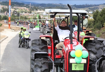 40 mil habitantes del sector rural de Boyacá se verán beneficiados con el proyecto. Foto: Gobernación de Boyacá. ganadería, ganadería colombia, noticias ganaderas, noticias ganaderas colombia, CONtexto ganadero, maquinaria, Maquinaria Agrícola, maquinaria agrícola boyacá, banco de maquinaria boyacá, Gobernación de Boyacá, gobernador de Boyacá, agro boyacá, Paro Agrario, paro agrario 2013