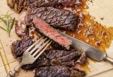 “La carne contiene vitaminas liposolubles -K,A,D,E- y factores anticancerígenos como el Ácido Linoléico Conjugado”, dijo Felipe Aristizábal. Foto: eltelegrafo.com.ec Campaña de fomento al consumo de carne de res, propiedades nutritivas, carne desarrolló el cerebro humano, carne contiene zinc, hierro y potasio, carne contiene vitaminas liposolubles, carne contiene Ácido Linoléico Conjugado, carne contiene factores anticancerígenos, campaña del MinAgricultura, CONtexto ganadero, noticias de ganadería colombiana.