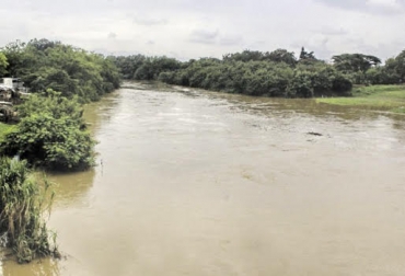 “Solicitamos que multas y compensaciones a EPM, sean invertidas en el mejoramiento de las zonas afectadas”, dijo Daniel Cadavid Londoño. Foto: elpais.com.co Río Cauca se llevó terrenos de fincas, compensaciones y multas a EPM, sobre costos de producción ganadera, rediseño de esquemas productivos, pérdida de valor, descargue de animales, destrucción de bancas véales, carretera de Medellín a Montería, predios desvalorizados, predios no sujetos de crédito, pago de compensaciones, CONtexto ganadero, noticias de ganadería colombiana.