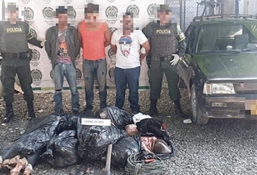 Los 3 hombres fueron capturados tras haber hurtado y sacrificado 3 bovinos en un predio ubicado en Bosconia. Foto: Policía Nacional. Ganadería, ganadería colombia, noticias ganaderas, noticias ganaderas colombia, CONtexto ganadero, abigeato, abigeato cesar, abigeato bosconia, bosconia cesar, ganaderos del cesar, policía, policía nacional, polfa, policía fiscal y aduanera, carne de contrabando,