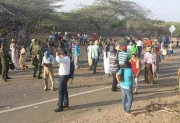 Los municipios del sur de La Guajira están siendo afectados por los bloqueos en la vía principal que les ha limitado el paso. Foto: elpilon.com.co Ganadería, ganadería colombia, Ganadería colombiana, CONtexto ganadero, noticias ganaderas, noticias ganaderas colombia, paro guajira, paro civico la guajira, ganaderos afectados paro la guajira, ganaderos afectados paros, paro municipios sur guajira, bloqueo vias la guajira, La Guajira, ganaderos la guajira, ganaderos colombia, ganaderos