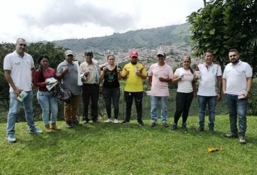 300 productores se han visto beneficiados con la entrega de los insumos. Foto: Gobernación de Risaralda. Ganadería, ganadería colombia, noticias ganaderas, noticias ganaderas colombia, CONtexto ganadero, insumos, insumos agropecuarios, Medicina Veterinaria, precio de los insumos, medicamentos para animales, Gobernación de Risaralda