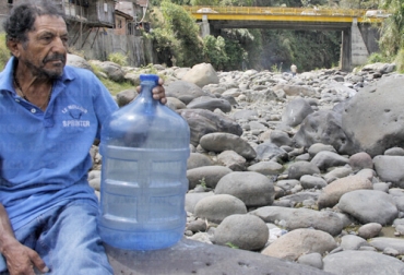 El departamento de Quindío está sufriendo una ola de calor que está dejando a los productores sin agua. Foto: cronicadelquindio.com Ganadería, ganadería colombia, Ganadería colombiana, CONtexto ganadero, noticias ganaderas, noticias ganaderas colombia, noticias ganaderas quindio, Quindío, quindio sin agua, productores quindio, no hay agua quindio, fincas sin agua, fuentes hídricas, raciocinio de agua, ganaderos, ganaderos colombia