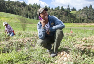 El Ministerio TIC busca aumentar la conectividad digital del país para llegar al 70 % de la población en 2022. Foto: mintic.gov.co Ministerio TIC Campo, Ministerio TIC sector rural, Ministerio TIC, Ministerio de Tecnologías de la Información y las Comunicaciones, inteligencia artificial, tecnología en ganadería, tecnología en el campo, emprendimiento en ganadería, App Muu-B, muu-b Colombia, tecnología sector rural, empresa ganadera, app ganadería, app sector rural, ganadería tecnología aplicaciones móviles, Ganadería colombiana, CONtexto ganadero, ganaderos colombia, noticias ganaderas colombia