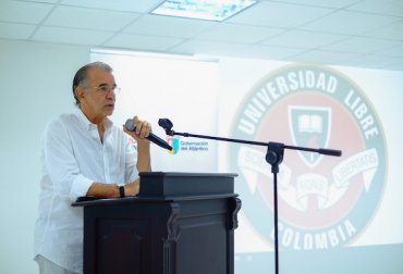 El mandatario destacó las bondades del departamento para ser un gran jugador en materia agrícola y pecuaria. Foto: Gobernación del Atlántico. ganadería, ganadería colombia, noticias ganaderas, noticias ganaderas colombia, contexto ganadero, Eduardo Verano de la Rosa, gobernación del atlántico, gobernador del atlántico, VI Encuentro Agroindustrial del Atlántico, Universidad Libre, Secretaría de Desarrollo Económico del Atlántico, cultivos promisorios, agroindustriales para biocombustibles, hortalizas, frutales, agroforestales, asociaciones pesqueras,