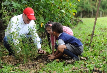 En Manizales se vienen adelantando varias actividades que permitan la siembra de árboles. Foto: bcnoticias.com.co Ganadería, ganadería colombia, noticias ganaderas, noticias ganaderas colombia, CONtexto ganadero, sembratón, sembratón caldas, ganaderos Caldas, Corpocaldas, Alcaldía de Manizales, Comité de Ganaderos de Caldas, fondo del agua vivocuenca