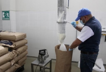 La pulverizadora beneficiará a los ganaderos de Belmira, Entrerríos, Santa Rosa de Osos, San José de la Montaña, Yarumal y Angostura. Foto: elmercurio.com.ec. Ganadería, ganadería colombia, noticias ganaderas, noticias ganaderas colombia, CONtexto ganadero, agencia de desarrollo rural, adr, planta pulverizadora de leche, Claudia Ortiz, presidente de la ADR, Belmira, Entrerríos, santa rosa de osos, San José de la Montaña, Yarumal, Angostura, Luz Eugenia Pérez, directora de Corpogansa, PDEA, Plan Integral de Desarrollo Agropecuario y Rural con enfoque territorial, Plan Departamental de Extensión Agropecuaria