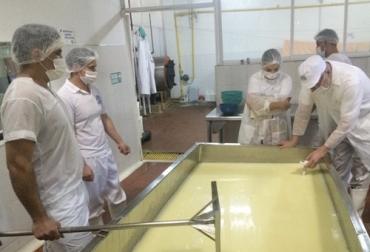 La reactivación del Clúster Lácteo incluye una segunda parte basada en 4 ejes estratégicos. Foto: ccvalledupar.org.co clúster lácteo, clúster lácteo Bogotá, avances Clúster Lácteo Bogotá, Clúster Lácteo Bogotá 2020, Región de Bogotá, Sabana de Bogotá, producción leche Bogotá, producción leche Sabana de Bogotá, acopio leche, Cámara de Comercio Bogotá, fedegan, sector ganadero, leche Colombia, coronavirus, coronavirus Colombia, COVID-19, cuarentena, Ganadería, ganadería colombia, noticias ganaderas, noticias ganaderas colombia, CONtexto ganadero