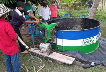 Fedegán, Agrosavia y los comités de ganaderos de Córdoba trabajan en capacitaciones y ayudas para la preparación de ensilaje, especialmente en el municipio de Tuchín. Foto: Cortesía Ganadería, ganadería colombia, noticias ganaderas, noticias ganaderas colombia, CONtexto ganadero, ganaderos de tuchin, tuchín en córdoba, gaderos de tuchín en córdoban, ensilaje, ensilaje de maíz, ensilaje en formaleta, ensilaje en bolsas, procesos de ensilajes, formas de ensilaje, ensilaje formaletas en tuchín, Agrosavia, Tecnigán, fedegan