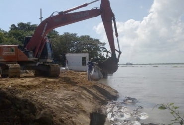 Las obras buscan evitar una tragedia similar a la del Canal del Dique. Foto: Gobernación de Magdalena. Ganadería, ganadería colombia, noticias ganaderas, noticias ganaderas colombia, CONtexto ganadero, Piñón, Salamina, vía de la prosperidad, carretera magdalena barranquilla, Río Magdalena, erosión piñón, erosión salamina, erosión río magdalena, Asoganorte, senadores del caribe, Canal del Dique, daño de salamina, qué pasa en la vía piñón salamina, Corpamag, recursos obras piñon salamina