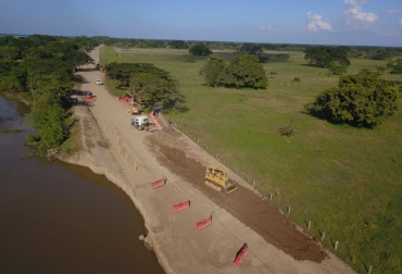 El propósito es construir otra vía que no se vea afectada por el cauce del río Magdalena. Foto: Gobernación del Magdalena. Ganadería, ganadería colombia, noticias ganaderas, noticias ganaderas colombia, CONtexto ganadero, Piñón, Salamina, vía de la prosperidad, carretera magdalena barranquilla, Río Magdalena, erosión piñón, erosión salamina, erosión río magdalena, Asoganorte, senadores del caribe, Canal del Dique, daño de salamina, qué pasa en la vía piñón salamina, Corpamag, recursos obras piñon salamina
