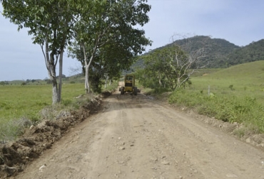 Uno de los problemas más graves que deben enfrentar los productores de Milán (Caquetá) es la falta de arreglo de las vías terciarias. Foto: florencianos.com Ganaderos Milán, ganaderos Caquetá, ganaderos Milán Caquetá 2021, vías Caquetá, vías Milán Caquetá, Sistemas silvopastoriles, Ganadería Sostenible, reforestación Caquetá, ganaderos Caquetá Amazonas, ganaderos Caquetá 2021, ganadería sostenible Milán Caquetá, ganaderos, ganaderos colombia, ganado, bovinos, ganado bovino, Ganadería, ganadería colombia, noticias ganaderas, noticias ganaderas colombia, CONtexto ganadero, contextoganadero