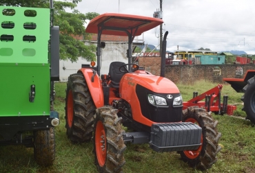 Los equipos beneficiarán a 130 productores vinculados a la asociación de Ortega. Foto: Gobernación del Tolima. Ganadería, ganadería colombia, noticias ganaderas, noticias ganaderas colombia, CONtexto ganadero, Gobernación del Tolima, Ganaderos del Tolima, ganadería del Tolima, ortega tolima, Asociación de Ganaderos los Abechucos de Ortega, maquinaria agrícola ganaderos de ortega, banco de maquinaria agrícola para ganaderos del Tolima