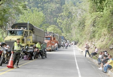 Por el bloqueo de las vías los productores y consumidores de Antioquia han visto un incremento en los precios de muchos de los productos básicos. Foto: minuto30.com Antioquia, Ciclo de Vacunación, carne, leche, bloqueos, paro, abastecimiento, transporte, Alimentos, Alagro, productores, precios, insumos, logística, rentabilidad, desánimo, Cooperativa, acopiadores, dependencia, Ganadería, ganadería colombia, noticias ganaderas colombia, CONtexto ganadero
