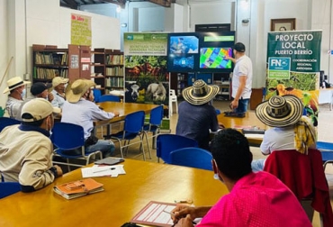 Ganaderos del norte de Antioquia fueron capacitados por Tecnig@n y CEDAIT en temas como costos de producción y sistemas silvopastoriles. Foto: Cortesía Ganadería Sostenible, Costos de Producción, pastoreo de precisión, Antioquia, Fedegán-FNG, cedait, universidad de antioquia, capacitaciones, Donmatías, Chigorodó, Magdalena Medio, Tecnig@n, extensión agropecuaria, Agrosavia, ICA, Universidades, leche, carne, caracterización, productores, apropiación digital, Ganadería, ganadería colombia, noticias ganaderas colombia, CONtexto ganadero