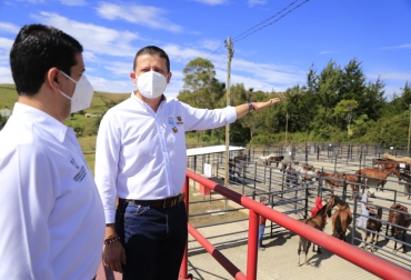 El proyecto, que se ejecutará en dos fases, recibió aportes superiores a los $2.000 millones. Foto: Gobernación de Antioquia. Ganadería, ganadería colombia, noticias ganaderas, noticias ganaderas colombia, CONtexto ganadero, feria de ganado, plaza de ferias, plaza de ferias de abejorral, feria de ganado de abejorral, feria de ganados, ferias de ganado en antioquia, comercio de ganado en antioquia, comercio de ganado en abejorral, gobernación de antioquia,