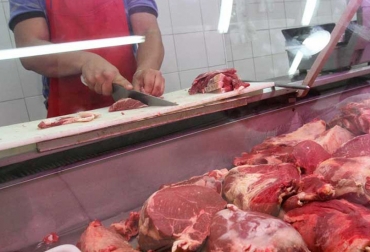 El abigeato y el carneo en finca generan que se comercialice carne sin las mínimas medidas de salubridad necesarias para la comercialización de la carne. Foto: noticiaalminuto.com Ganadería, ganadería colombia, noticias ganaderas, noticias ganaderas colombia, CONtexto ganadero, sacrificio de animales en rastros clandestinos, sacrificio de bovinos, sacrificio clandestino en sucre, sacrificio y faenado de ganado bovino, ley de transporte de ganado, ley de sacrificio animal, que es el sacrificio animal, ley de ganado, mataderos municipales, transporte ganadero, Invima, invima colombia, Gobernación de Sucre