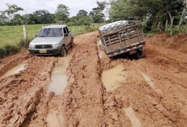 El dirigente menciona que como no se le ha hecho ningún arreglo a las vías, la situación con este invierno es más compleja. Foto: panoramadelsanjorge.com.co Ganadería, ganadería colombia, noticias ganaderas, noticias ganaderas colombia, CONtexto ganadero, mal estado de las vías, mal estado de las vías en san Jorge, pérdidas por estado de las vías en san Jorge, invierno 2021, lluvias 2021