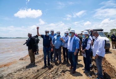 El presidente Duque inspeccionó las obras de mitigación que se vienen adelantando en Majagual, Sucre. Foto: David Romo/Presidencia. Ganadería, ganadería colombia, noticias ganaderas, noticias ganaderas colombia, CONtexto ganadero, río Cauca, rio cauca en sucre, La Mojana, rio cauca la mojana, inundaciones rio cauca, inundaciones la mojana, por que se presentan inundaciones en la mojana, por que se desborda el rio cauca, emergencia la mojana, la mojana 2021