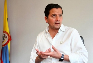 David Luna, anuncia que desde el Congreso se hará más control político al gobierno nacional, al referirse a las invasiones de la propiedad privada. Foto: Cortesía David Luna Senador por el Partido Centro Democrátio