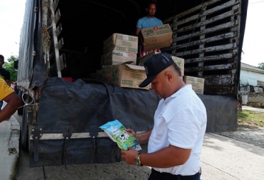 Programa de entrega de vasos de leche ola invernal Minagricultura Fedegán-FNG. Foto: Fedegán Entrega vasos de leche ola invernal