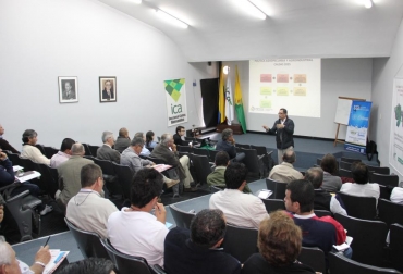El Congreso dejó claro que la única salida para luchar contra el TLC es la asociatividad- Foto: U. de Caldas. El Congreso dejó claro que la única salida para luchar contra el TLC es la asociatividad- Foto: U. de Caldas.