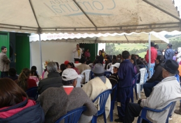 Yesid Orlando Díaz, secretario de Agricultura de Cundinamarca, socializa la inversión con los productores lácteos. Foto: Oficina de Prensa Gobernación. Inversión láctea.