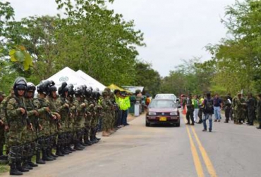 Quienes hayan sido víctimas de extorsión o secuestro se pueden comunicar a las líneas 123 y 165. Foto: Ejército Nacional de Colombia. Seguridad en Arauca