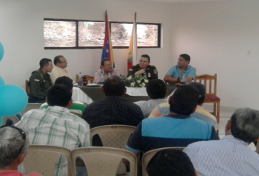 En la segunda reunión se dio una solución a la problemática de movilización de vehículos agrícolas que aquejaba al sector ganadero de Ariguaní. Foto: CONtexto Ganadero. Ganaderos de Ariguaní
