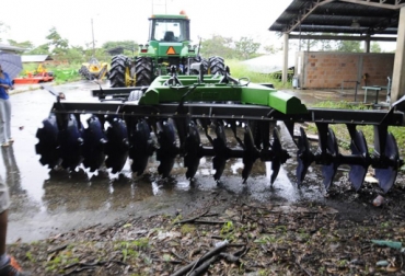 Con la maquinaria tanto productores agrícolas como pecuarios se van a beneficiar. Foto: Alcaldía de Tauramena. banco de maquinaria