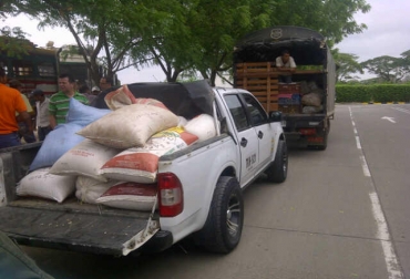 Uno de los carros que la Alcaldía de la ciudad dispuso para los campesinos. oto: Alcaldía de Montería. Vehículos de la Alcaldía ayudan a campesinos de Montería.