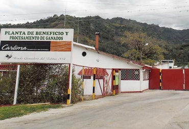 La planta de beneficio animal fue cerrada por Cortolima por incumplir algunas normas higiénicas. Foto: Fondo Ganadero del Tolima. Planta de beneficio animal Carlima