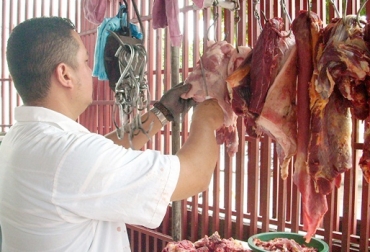 Ya se han realizado 100 controles a los diversos expendios de la ciudad, con el fin de velar por la seguridad del consumidor. Foto: Suministrada. Expendios de carne